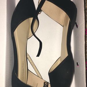 Pointy toe ankle flats.